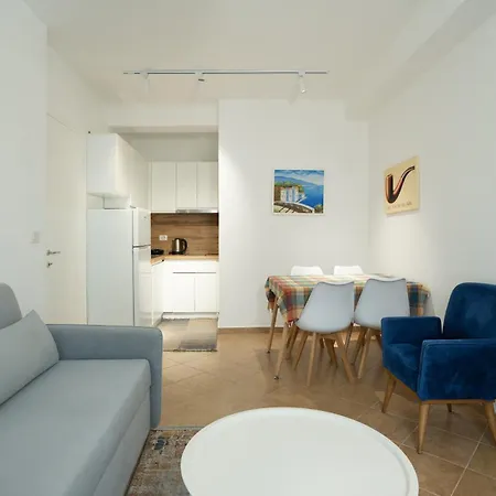 Joni's 10 Apartament Golem (Tirana)