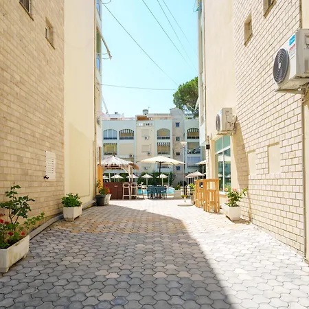 Joni's 10 Daire Golem (Tirana)